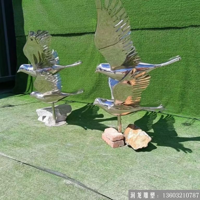 不锈钢镜面飞翔鸽子雕塑2