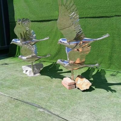 不锈钢镜面飞翔鸽子雕塑2